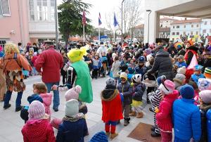 Pust je odganjal zimo tudi v Sežani2